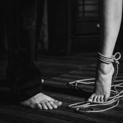 Alles über Zwangsbondage!