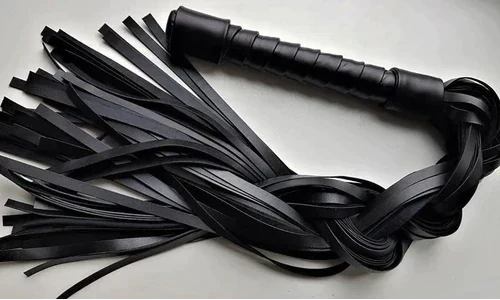 BDSM 101: Floggers (how to choose and use a flogger) House of Dasein