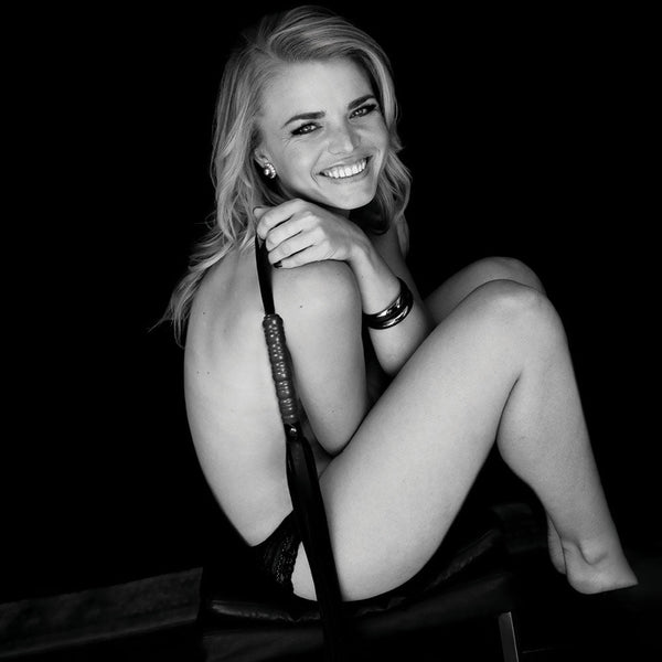 Sex & Mischief Mahogany Flogger 76 Cm Whip With Wooden Handle Floggers